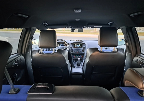 Ford Focus cena 50500 przebieg: 140000, rok produkcji 2015 z Wrocław małe 466